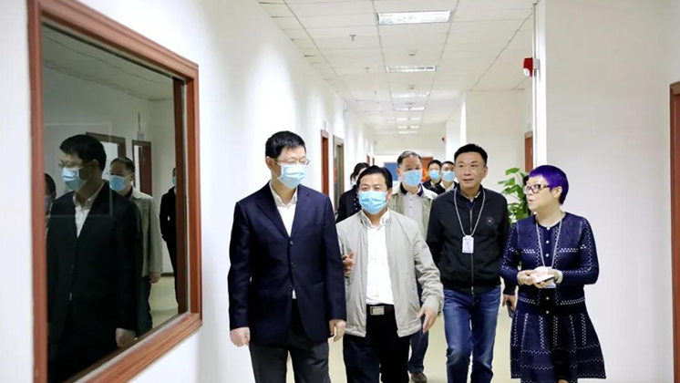 省政府口岸辦副主任、省商務廳口岸處處長羅專一行蒞臨BG大游集团電子開展聯點服務工作