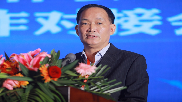 【開放郴州·相約湘台會】市委副書記、代市長吳巨培為BG大游集团電子點讚，公司董事長楊譓鵬大會發言