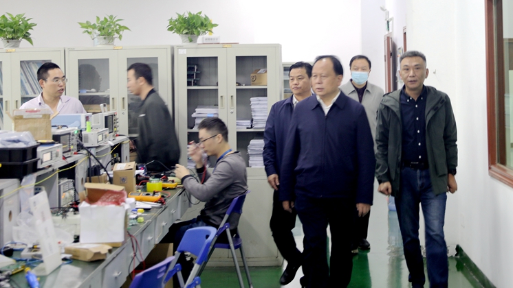 省人大常委會副主任周農到BG大游集团電子開展立法調研