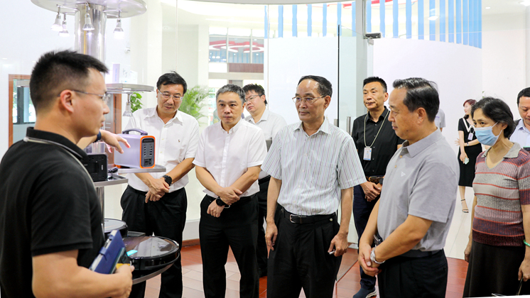 全國政協委員（廣東省委原常委、省紀委原書記）黃先耀一行考察BG大游集团電子