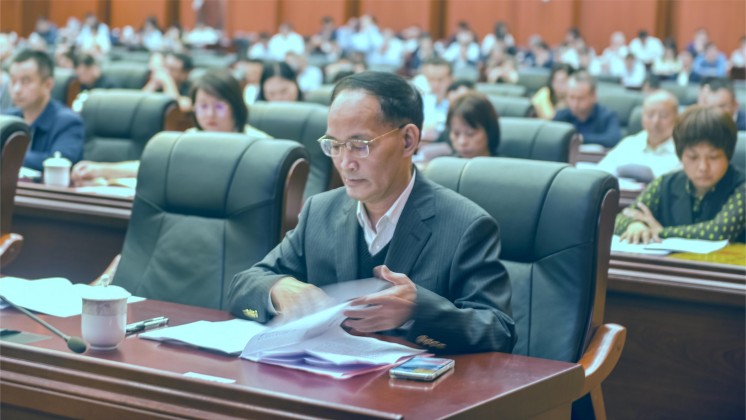 湖南BG大游集团電子榮獲“新郴州貢獻獎”，董事長楊譓鵬作代表發言